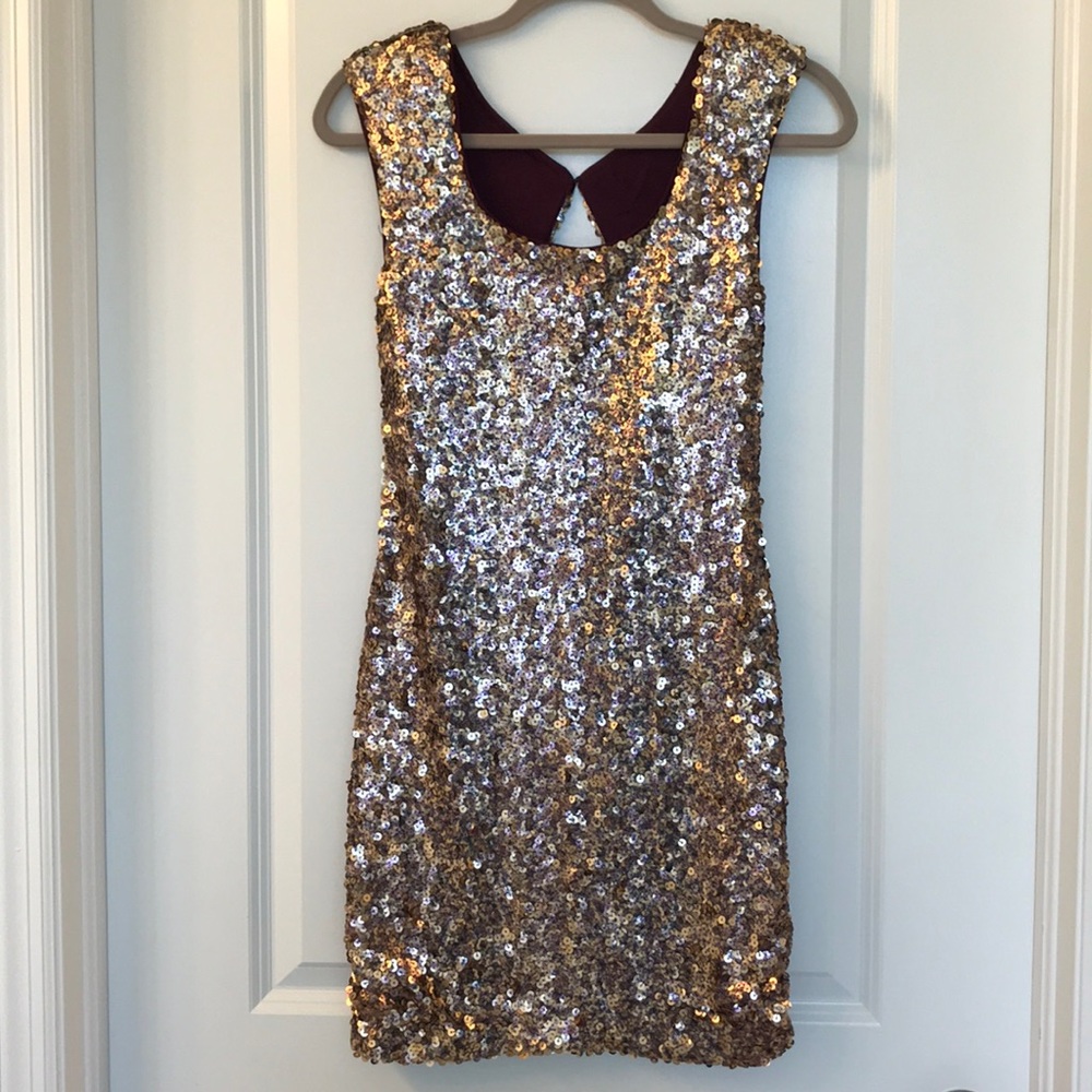 Cache sequins dress